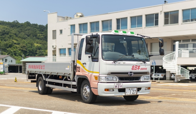 中型自動車／準中型自動車 Medium-size car/Subcompact car